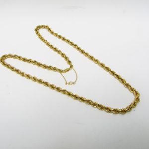 Cordón tipo Salomónico, en Oro de 18k. 29 gr.