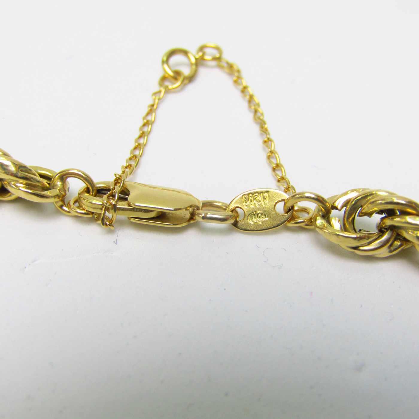 Cordón tipo Salomónico, en Oro de 18k. 29 gr. Cordón tipo Salomónico, en Oro de 18k. 29 gr.