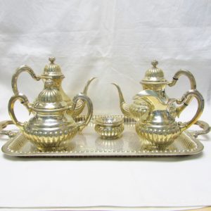 D. García. Juego de Café y té en plata de Ley. España, siglo XX. 2658 gr.