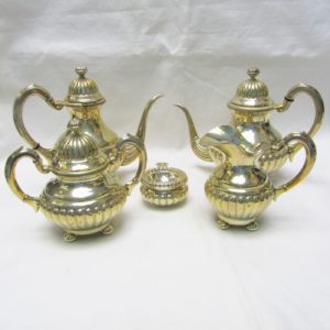 D. García. Juego de Café y té en plata de Ley. España, siglo XX. 2658 gr.