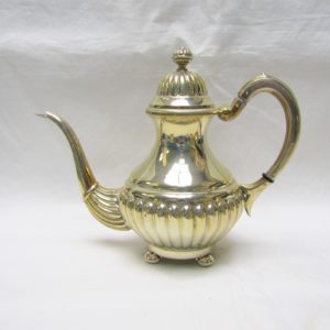 D. García. Juego de Café y té en plata de Ley. España, siglo XX. 2658 gr.
