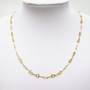 Gargantilla en Oro de 18k con eslabones en forma de estribos. 10,17 gr.