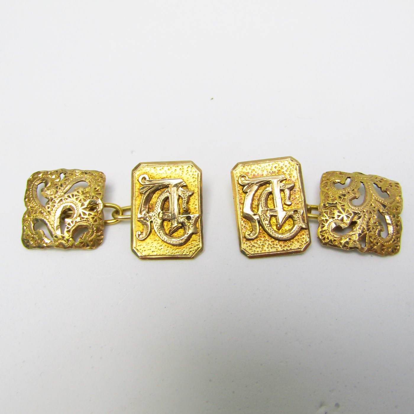 Juego de pasadores de camisa en Oro amarillo de 18k. 7,47 gr. Juego de pasadores de camisa en Oro amarillo de 18k. 7,47 gr.