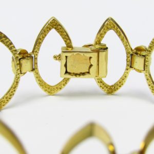 Pulsera de Oro Amarillo de 18K articulada con motivos ovales. 30 gr.