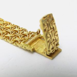Pulsera de Oro Amarillo de 18k. Calada con adornos espirales. 20,03 gr.
