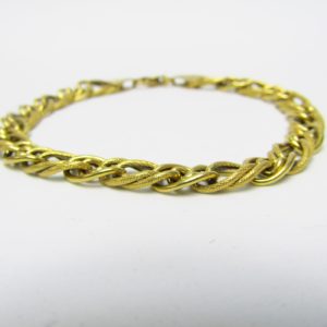 Pulsera en Oro de 18k con eslabones barbados lisos y matizados. 7,25 gr.