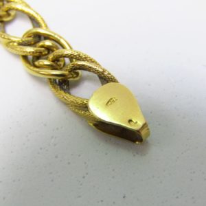 Pulsera en Oro de 18k con eslabones barbados lisos y matizados. 7,25 gr.