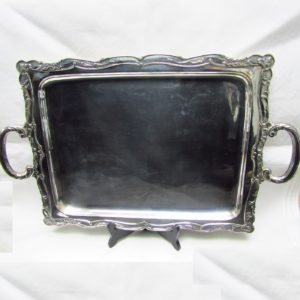 Bandeja rectangular con asas. España, siglo XX.
