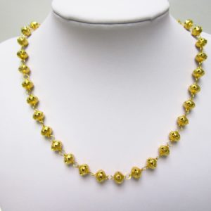 Collar en Oro Amarillo de 18k con eslabones esféricos calados y repujados. Peso 16,30 gr.