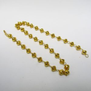 Collar en Oro Amarillo de 18k con eslabones esféricos calados y repujados. Peso 16,30 gr.