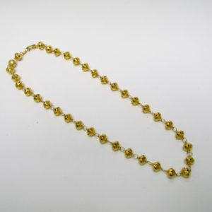 Collar en Oro Amarillo de 18k con eslabones esféricos calados y repujados. Peso 16,30 gr.