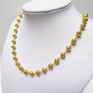Collar en Oro Amarillo de 18k con eslabones esféricos calados y repujados. Peso 16,30 gr.