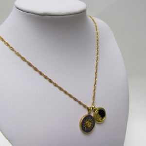 Collar sogueado con dos colgantes, "Sol y Luna", en Oro de 18k. 12,45 gr.