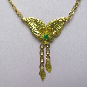 Conjunto de Cadena y Colgante integrado en oro de 18k con ágata crisoprasa. 10,63 gr.