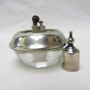 Conjunto de Salpimenteros, Palillero, Violetero y Mechero con sus bandejas. Plata de Ley, España, siglo XX.