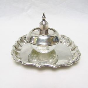 Conjunto de Salpimenteros, Palillero, Violetero y Mechero con sus bandejas. Plata de Ley, España, siglo XX.