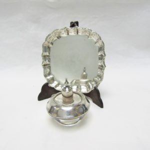 Conjunto de Salpimenteros, Palillero, Violetero y Mechero con sus bandejas. Plata de Ley, España, siglo XX.