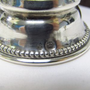 Conjunto de Salpimenteros, Palillero, Violetero y Mechero con sus bandejas. Plata de Ley, España, siglo XX.