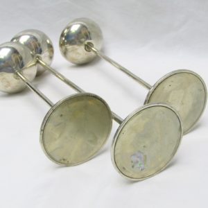Conjunto de tres candeleros en Plata de Ley, España, siglo XX.