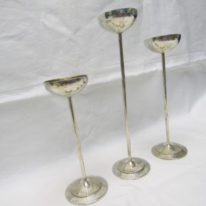 Conjunto de tres candeleros en Plata de Ley, España, siglo XX.