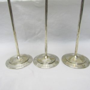 Conjunto de tres candeleros en Plata de Ley, España, siglo XX.