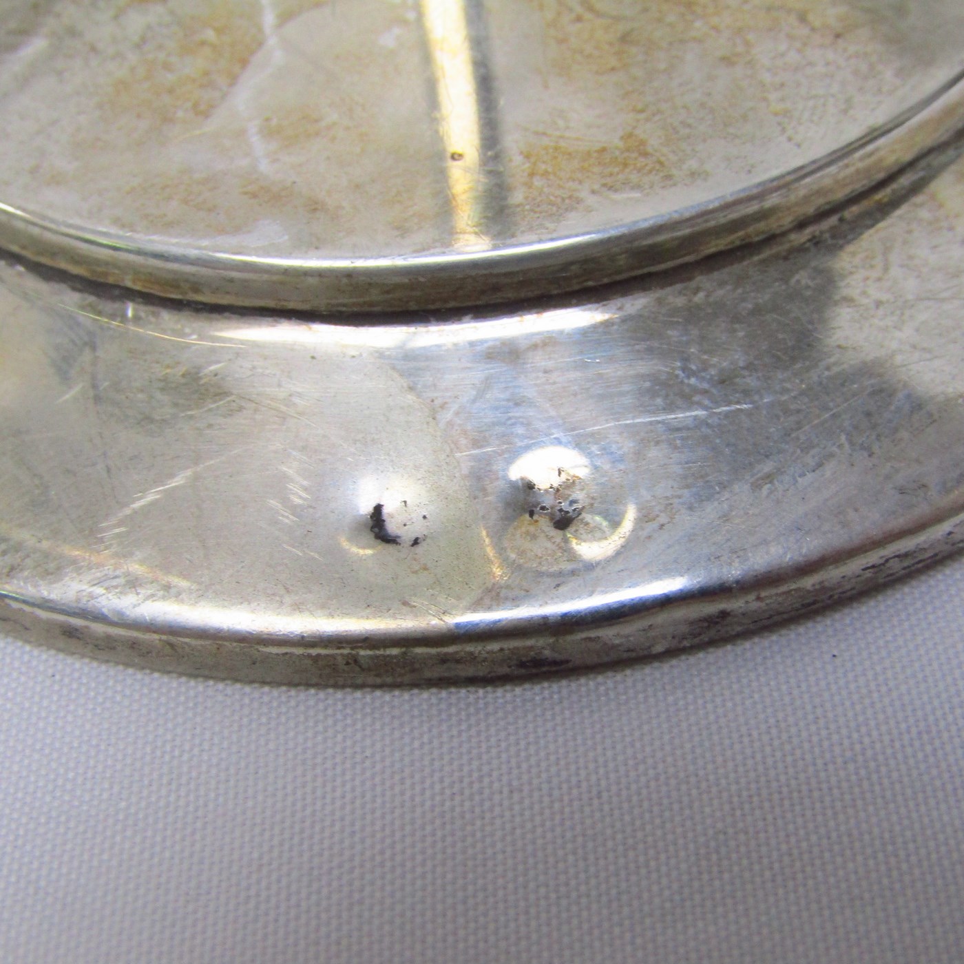 Conjunto de tres candeleros en Plata de Ley, España, siglo XX. Conjunto de tres candeleros en Plata de Ley, España, siglo XX.