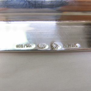 Conjunto formado por Bandeja, Especieros y servicio para aperitivos. Plata de Ley, España, siglo XX.