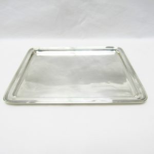 Conjunto formado por Bandeja, Especieros y servicio para aperitivos. Plata de Ley, España, siglo XX.