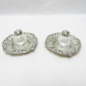 Conjunto formado por Bandeja, Especieros y servicio para aperitivos. Plata de Ley, España, siglo XX.