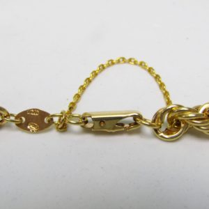 Cordón tipo Salomónico y Cruz de Caravaca, en Oro de 18k. 58 gr.