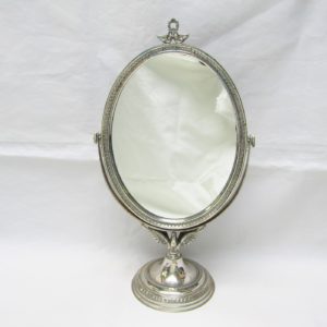 Espejo Oval de Peinadora. Plata de Ley. España. Siglo XX.