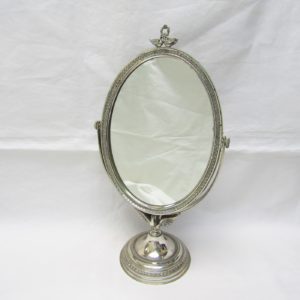 Espejo Oval de Peinadora. Plata de Ley. España. Siglo XX.