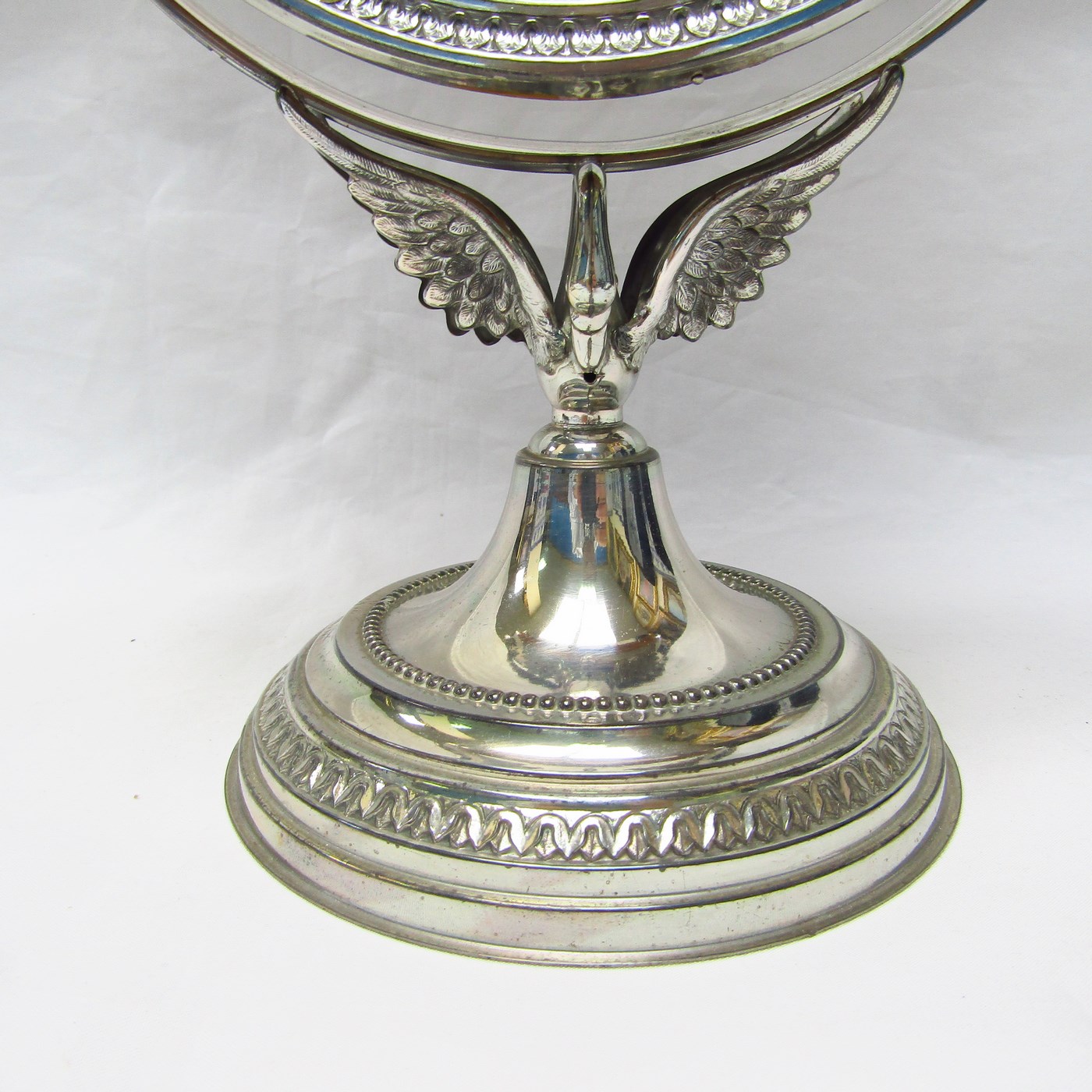 Espejo Oval de Peinadora. Plata de Ley. España. Siglo XX. Espejo Oval de Peinadora. Plata de Ley. España. Siglo XX.