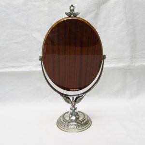 Espejo Oval de Peinadora. Plata de Ley. España. Siglo XX.