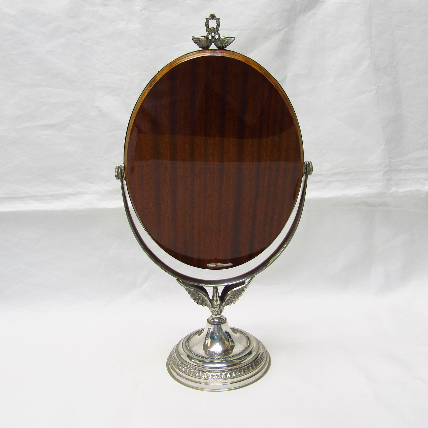 Espejo Oval de Peinadora. Plata de Ley. España. Siglo XX. Espejo Oval de Peinadora. Plata de Ley. España. Siglo XX.