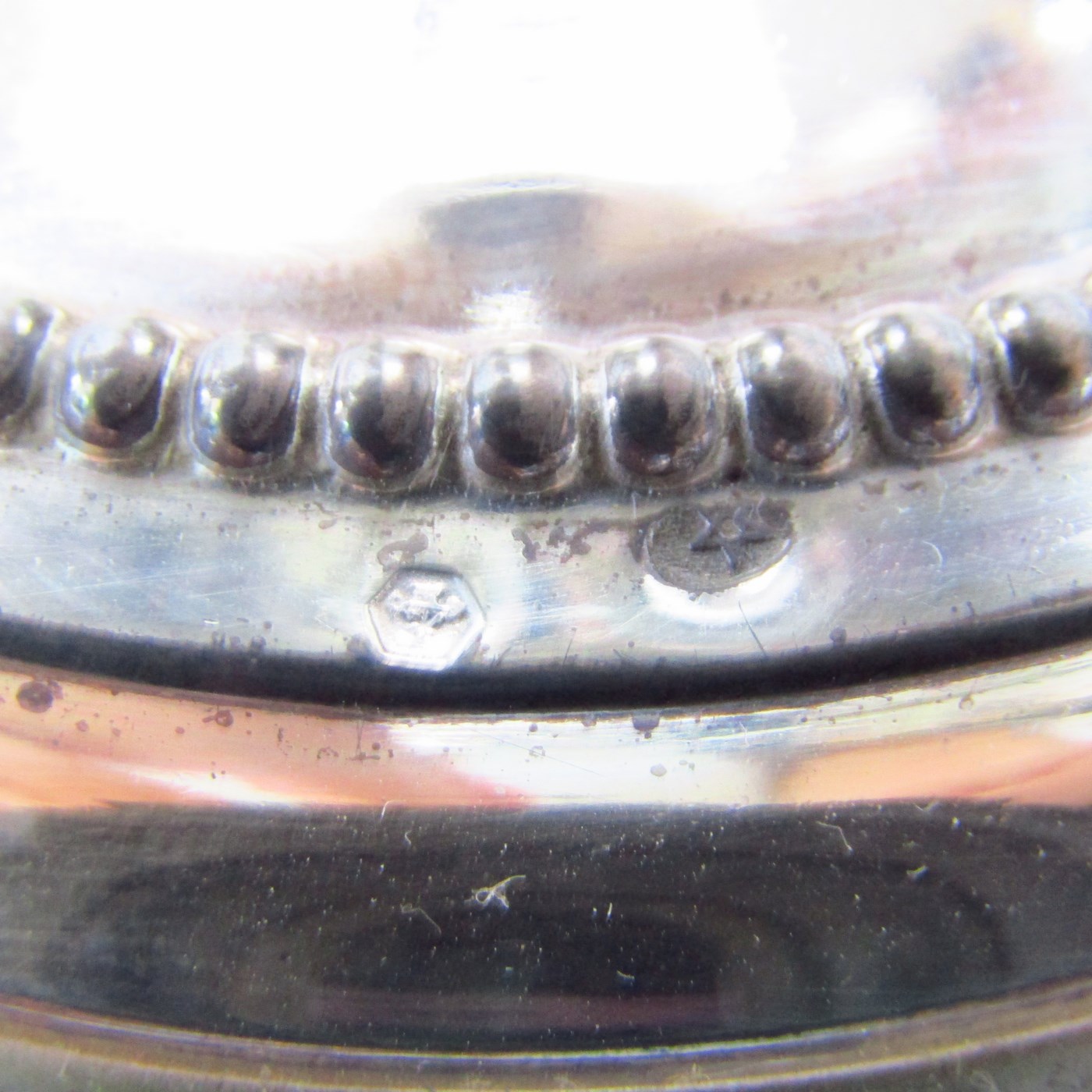 Espejo Oval de Peinadora. Plata de Ley. España. Siglo XX. Espejo Oval de Peinadora. Plata de Ley. España. Siglo XX.