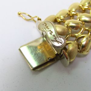 Loris Furini. Pulsera de malla Ancha en Oro Liso y Matizado, con tres filas de eslabones. 26,60 gr.