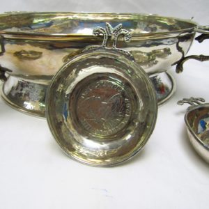 MG. Conjunto de Centro y Catavinos en plata. España, siglo XX.
