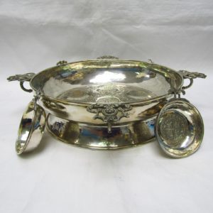 MG. Conjunto de Centro y Catavinos en plata. España, siglo XX.
