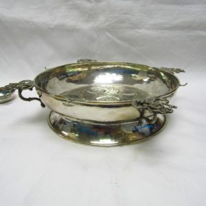MG. Conjunto de Centro y Catavinos en plata. España, siglo XX.