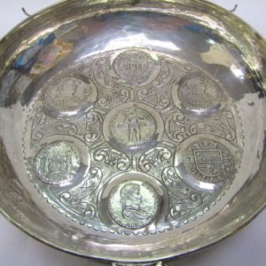 MG. Conjunto de Centro y Catavinos en plata. España, siglo XX.
