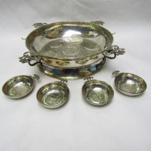 MG. Conjunto de Centro y Catavinos en plata. España, siglo XX.