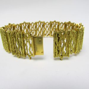 Pulsera Ancha de Oro articulada, Calada en figuras "Góticas". Oro Amarillo 18K. 69 gr.
