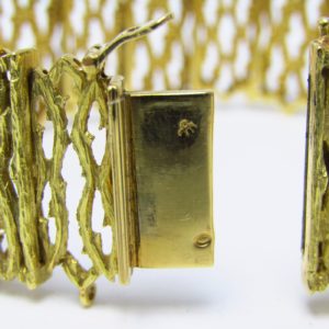 Pulsera Ancha de Oro articulada, Calada en figuras "Góticas". Oro Amarillo 18K. 69 gr.