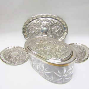 Conjunto de Plata Durán, tres bandejitas ovales y caja oval de cristal. España. Siglo XX.