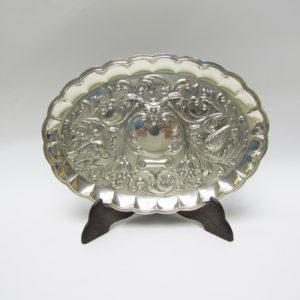 Conjunto de Plata Durán, tres bandejitas ovales y caja oval de cristal. España. Siglo XX.
