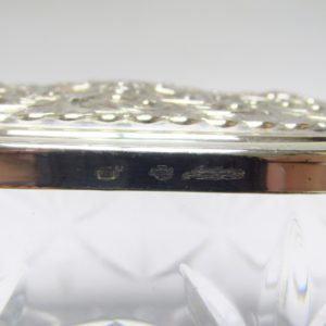 Conjunto de Plata Durán, tres bandejitas ovales y caja oval de cristal. España. Siglo XX.