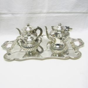 Juego de Cinco piezas de Café y Té. España, 19th. 2.725 gr.