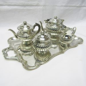 Juego de Cinco piezas de Café y Té. España, 19th. 2.725 gr.
