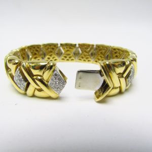 Pulsera de Oro de 18k con 117 Diamantes talla Brillante de 4,75 ct. (H-I/VS1-VS2). 78 gr.